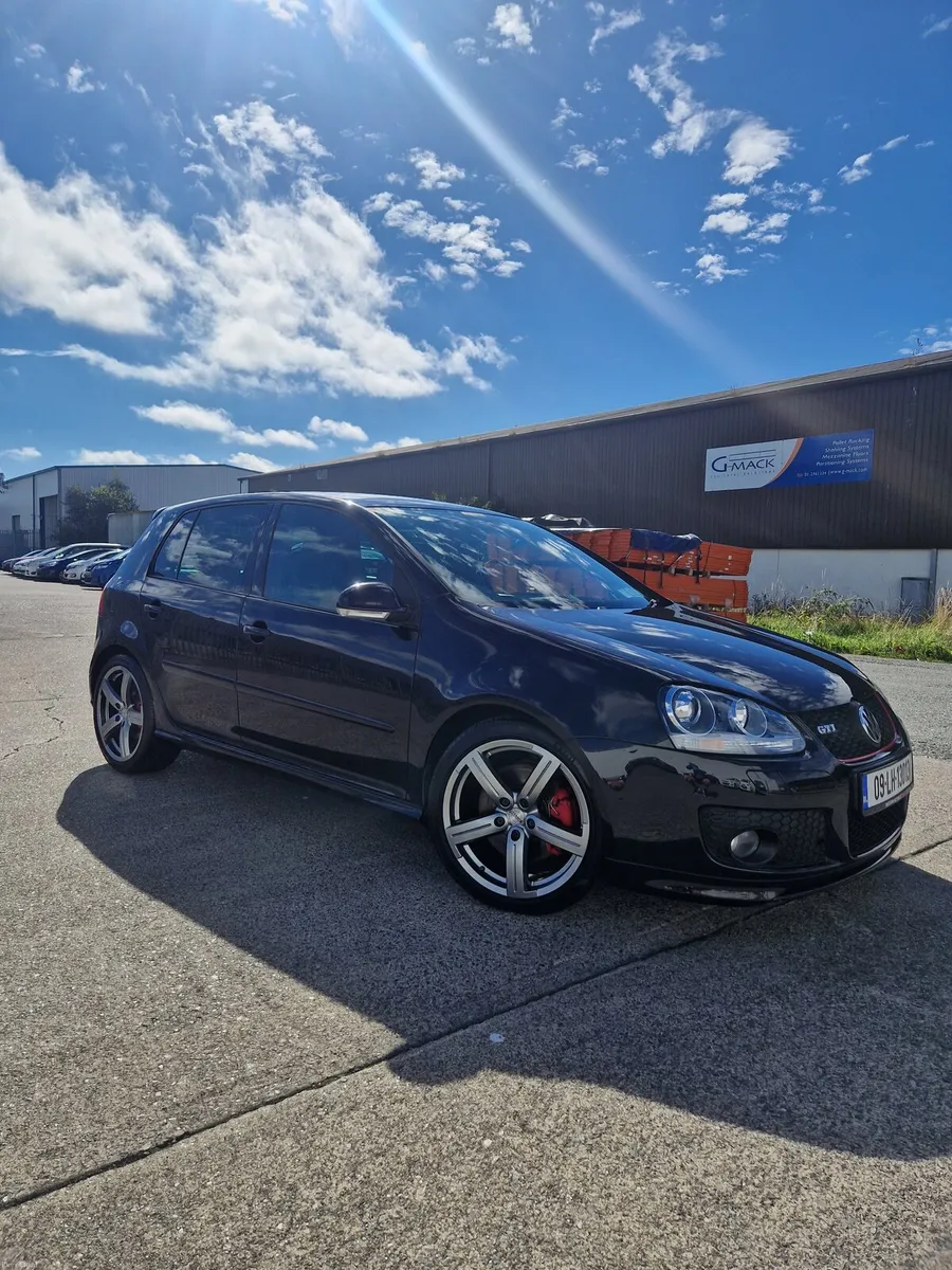 VW Golf GTI Pirelli Edition - Image 1