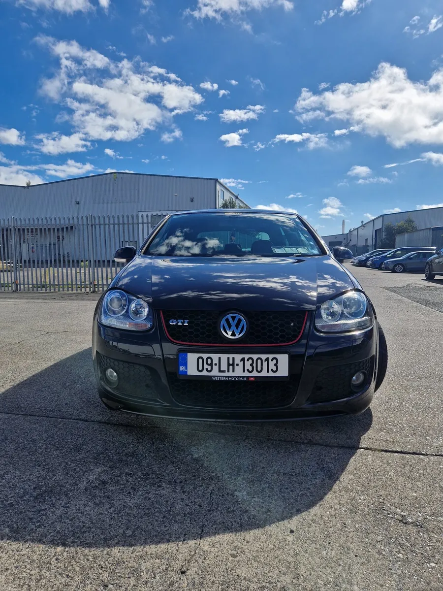 VW Golf GTI Pirelli Edition - Image 2