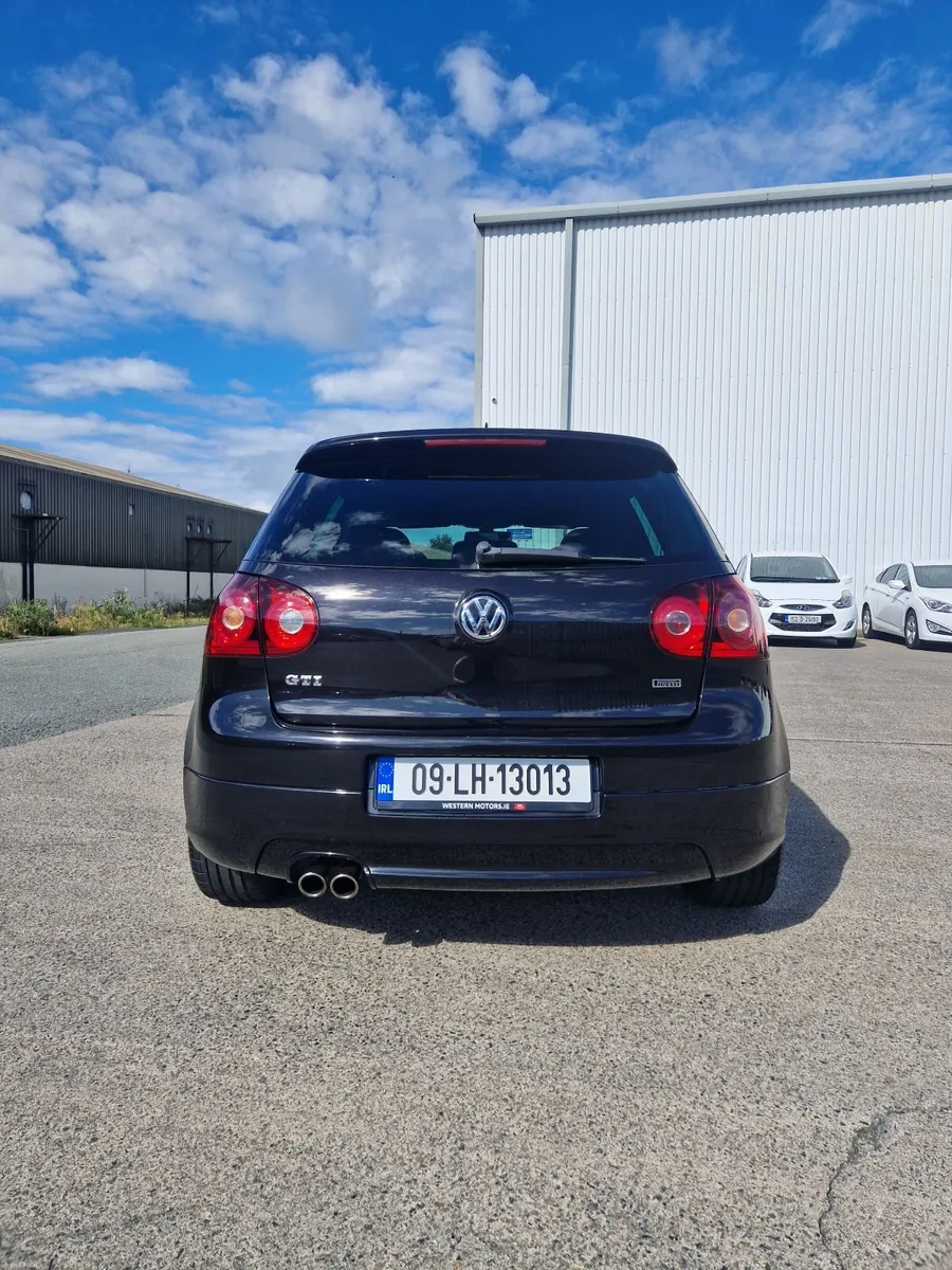 VW Golf GTI Pirelli Edition - Image 4