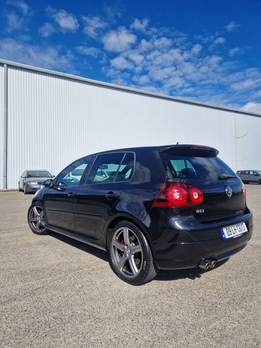 VW Golf GTI Pirelli Edition - Image 5