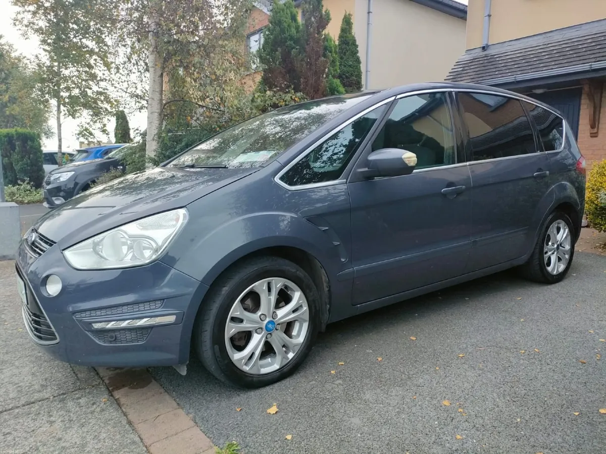 ONLY 2 Owners, Great Condition, Titanium High Spec - Image 4