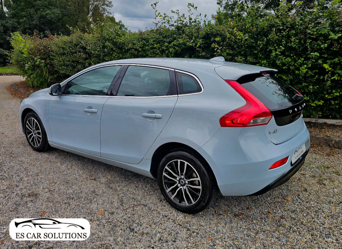 161 Volvo V40 T2 LUX 1.5 Automatic New NCT - Image 3