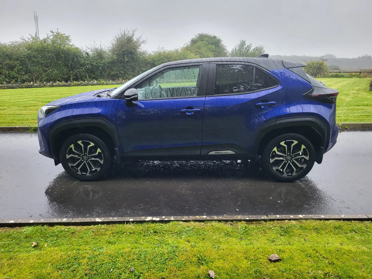 Toyota Yaris Cross  Sport  1 owner - Image 5
