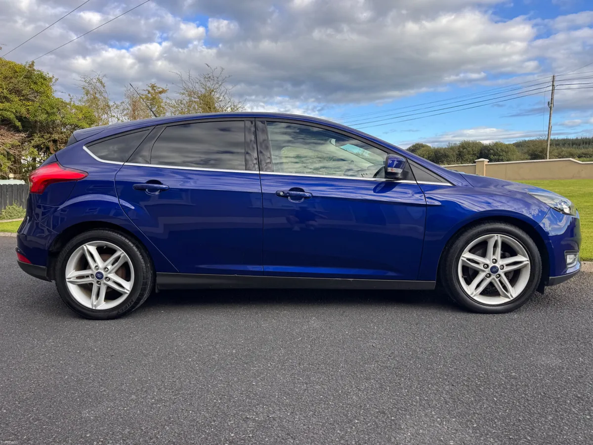 2017 Ford Focus Titanium - Image 5