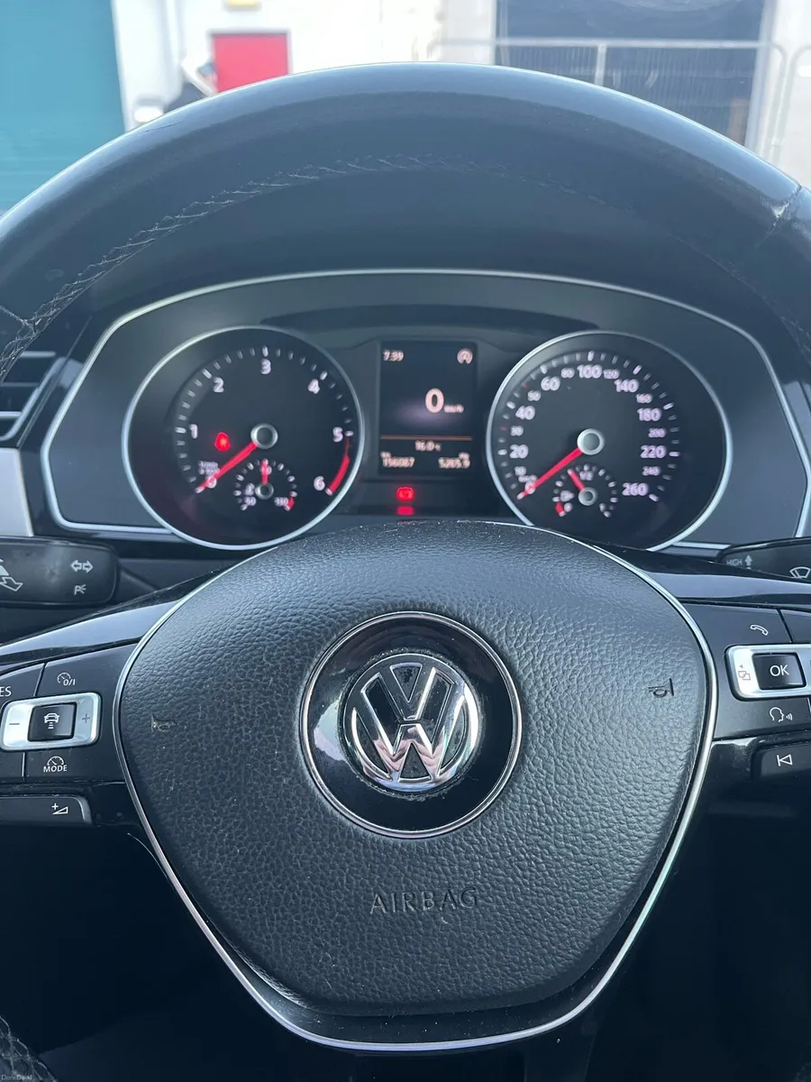 VW Passat - Image 5
