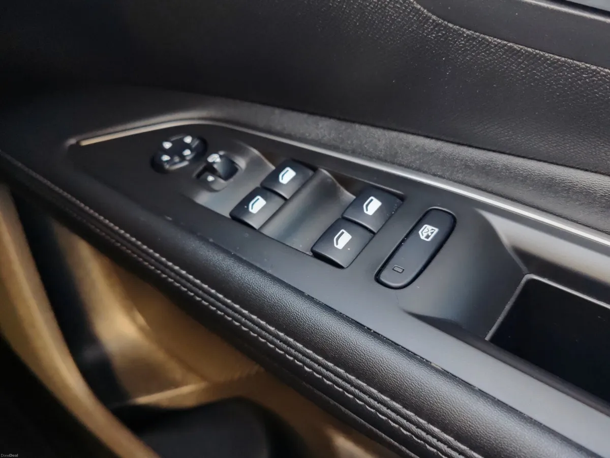 Peugeot 5008 hdi 7 seat allure - Image 3