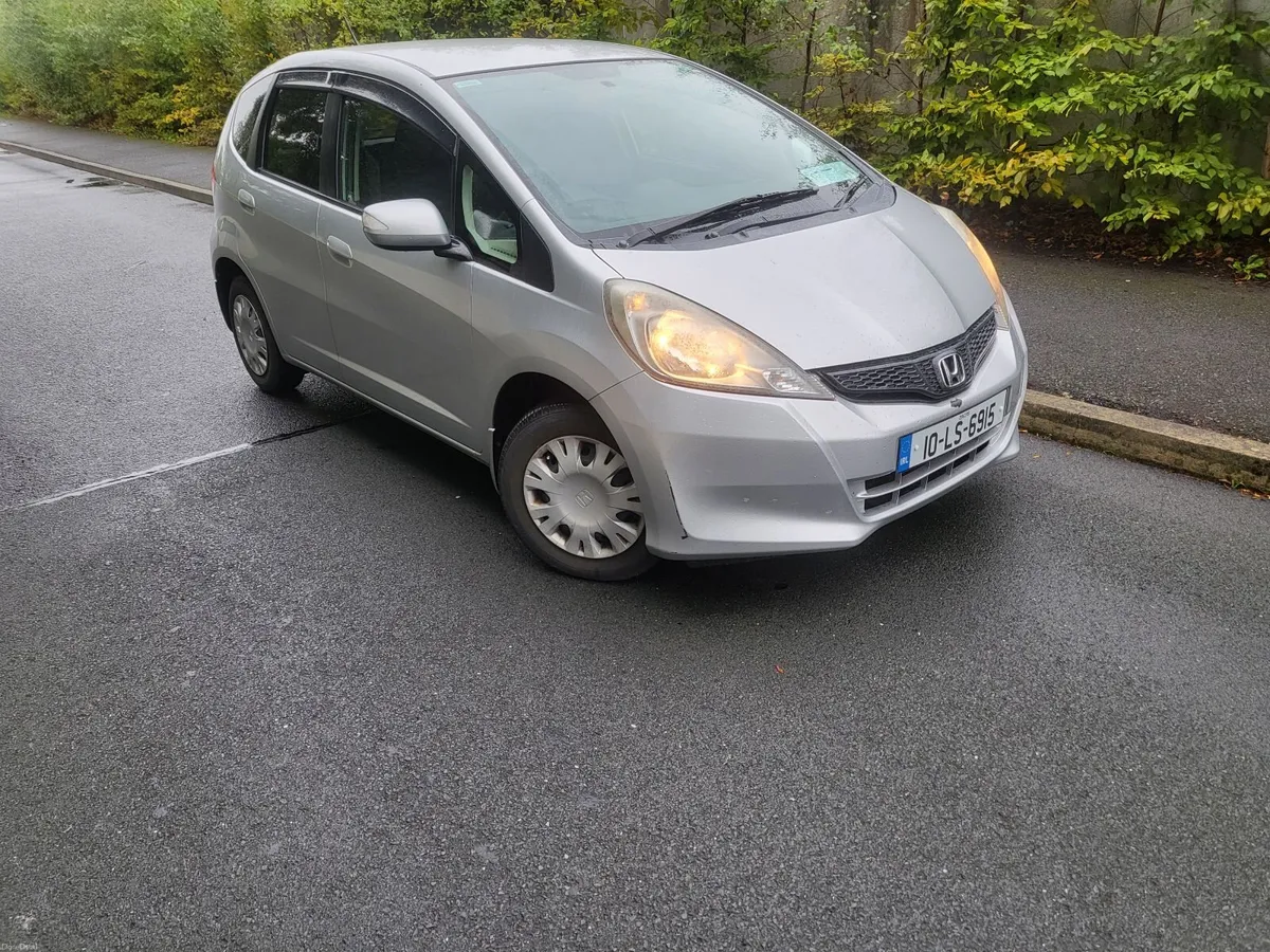 Honda Fit 2010 - Image 2