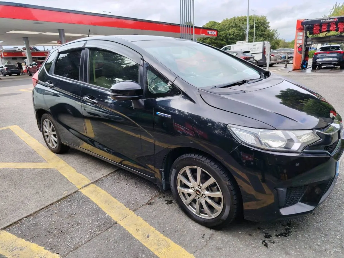 Honda fit hybird 2016 low mileage 76k - Image 6