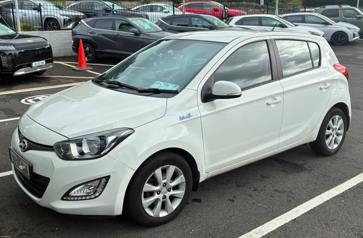 Hyundai i20 2014 PREMIUM 1.4 Crdi - Image 3