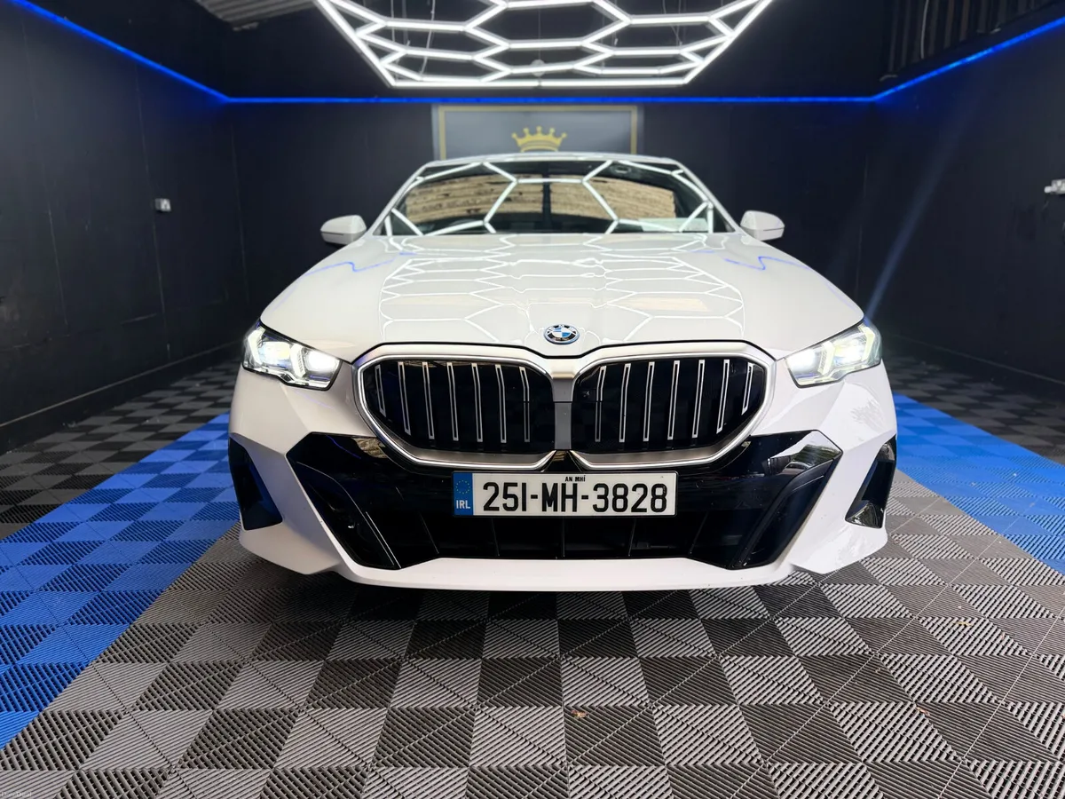 BMW 523i M-SPORT,2.0 petrol-mild hybrid,LOW KM - Image 4