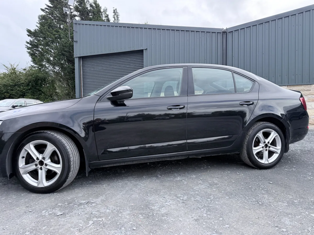 Skoda Octavia 161’ Ambition 1.6 Diesel Hatchback - Image 5