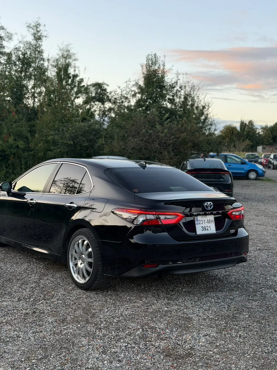 2023 Toyota Camry 14k Kms - Image 6