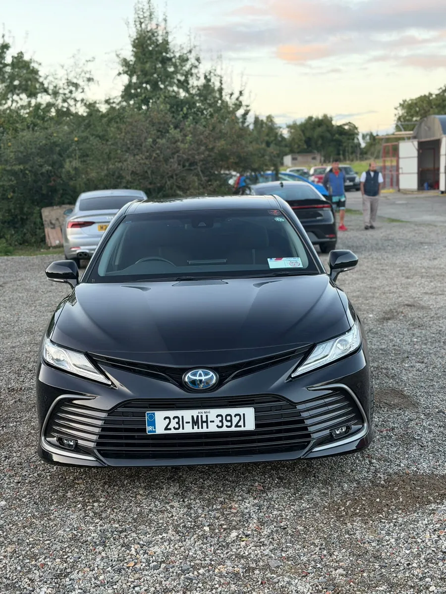 2023 Toyota Camry 14k Kms - Image 5