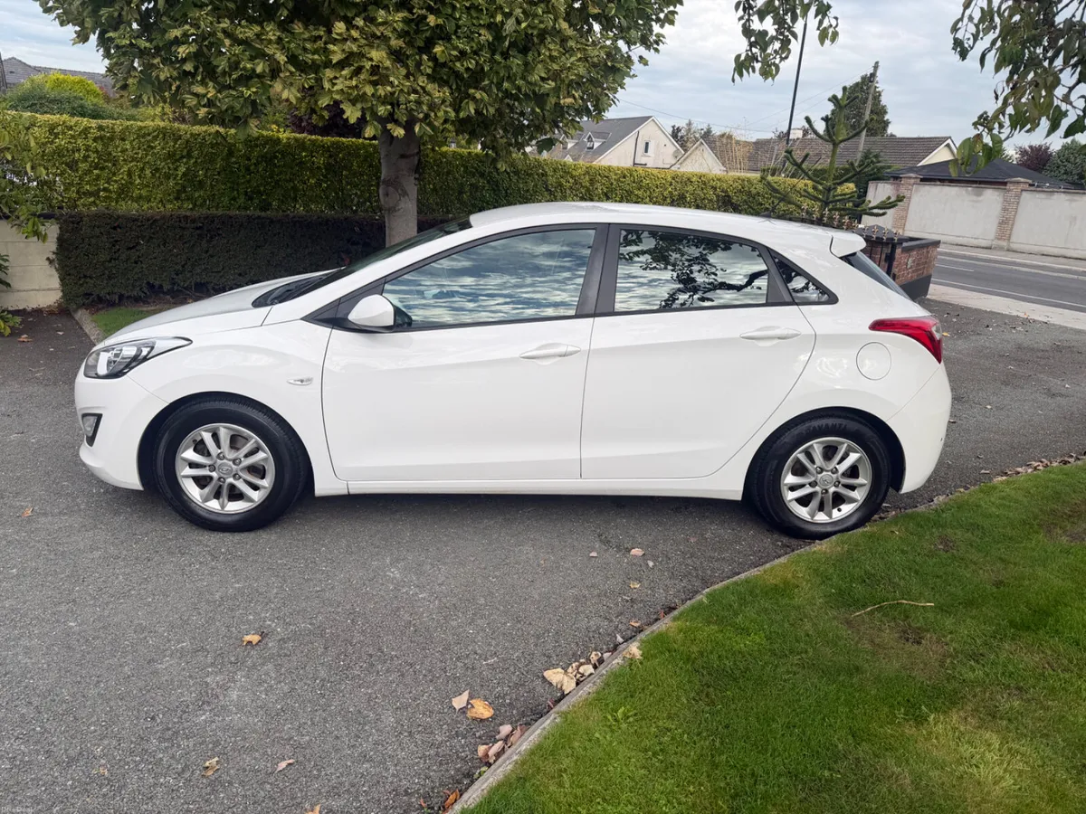 2013 Hyundai i30 petrol LOW KILOMETRES - Image 5