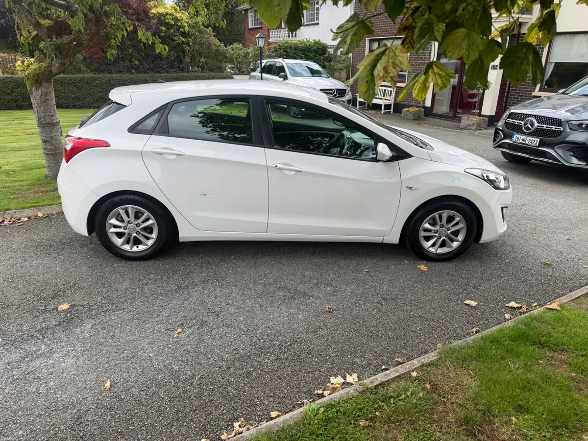 2013 Hyundai i30 petrol LOW KILOMETRES - Image 4
