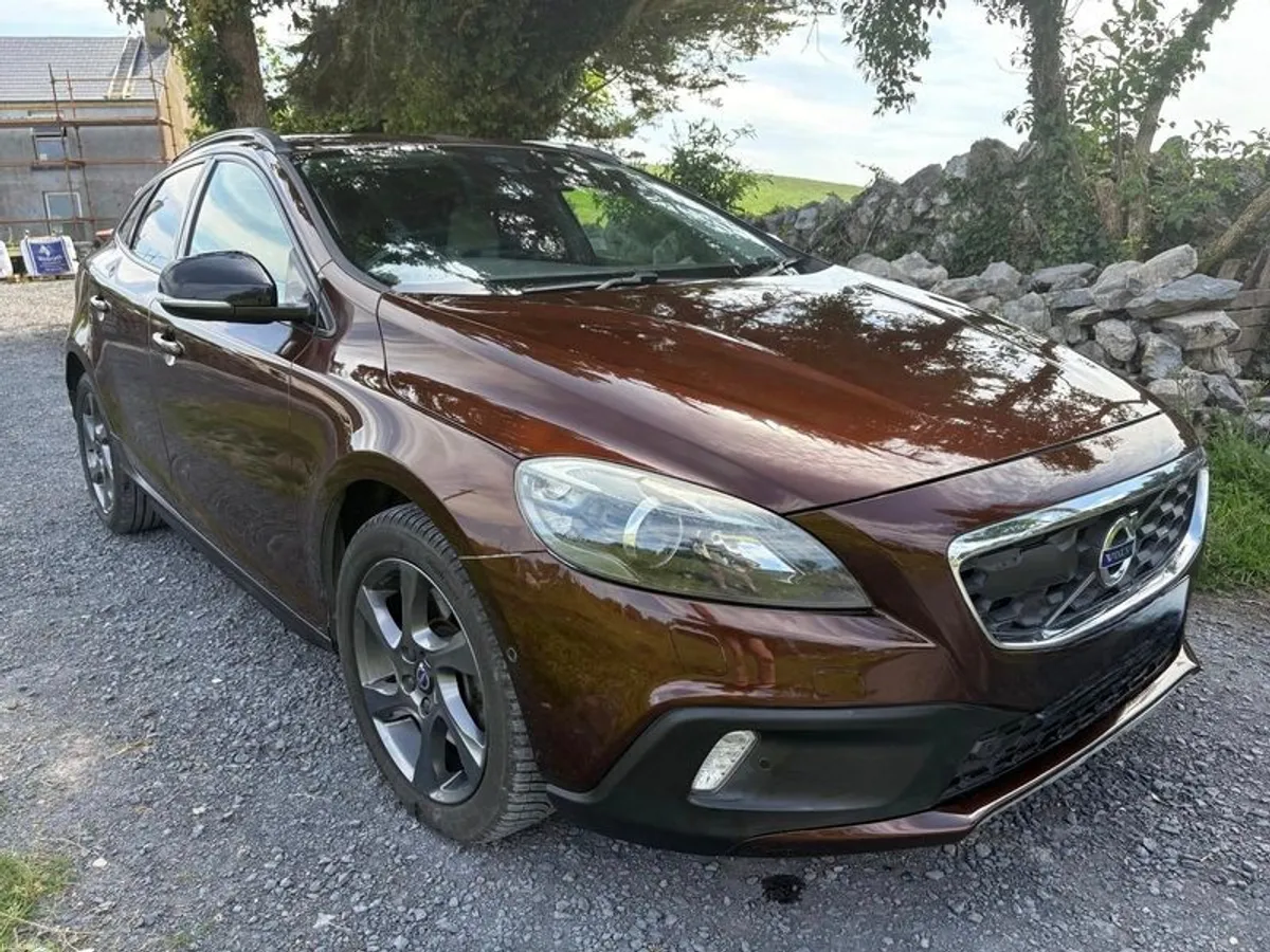 2015 Volvo V40 Automatic - Image 2
