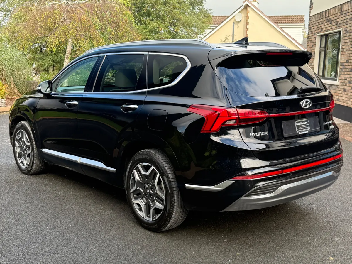 Stunning 232 Hyundai Santa Fe 7 Seater AWD! - Image 5