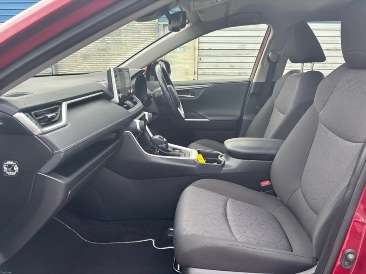 Toyota RAV4 HYBRID AUTO // REAR CAMERA // BLUETOOT - Image 6