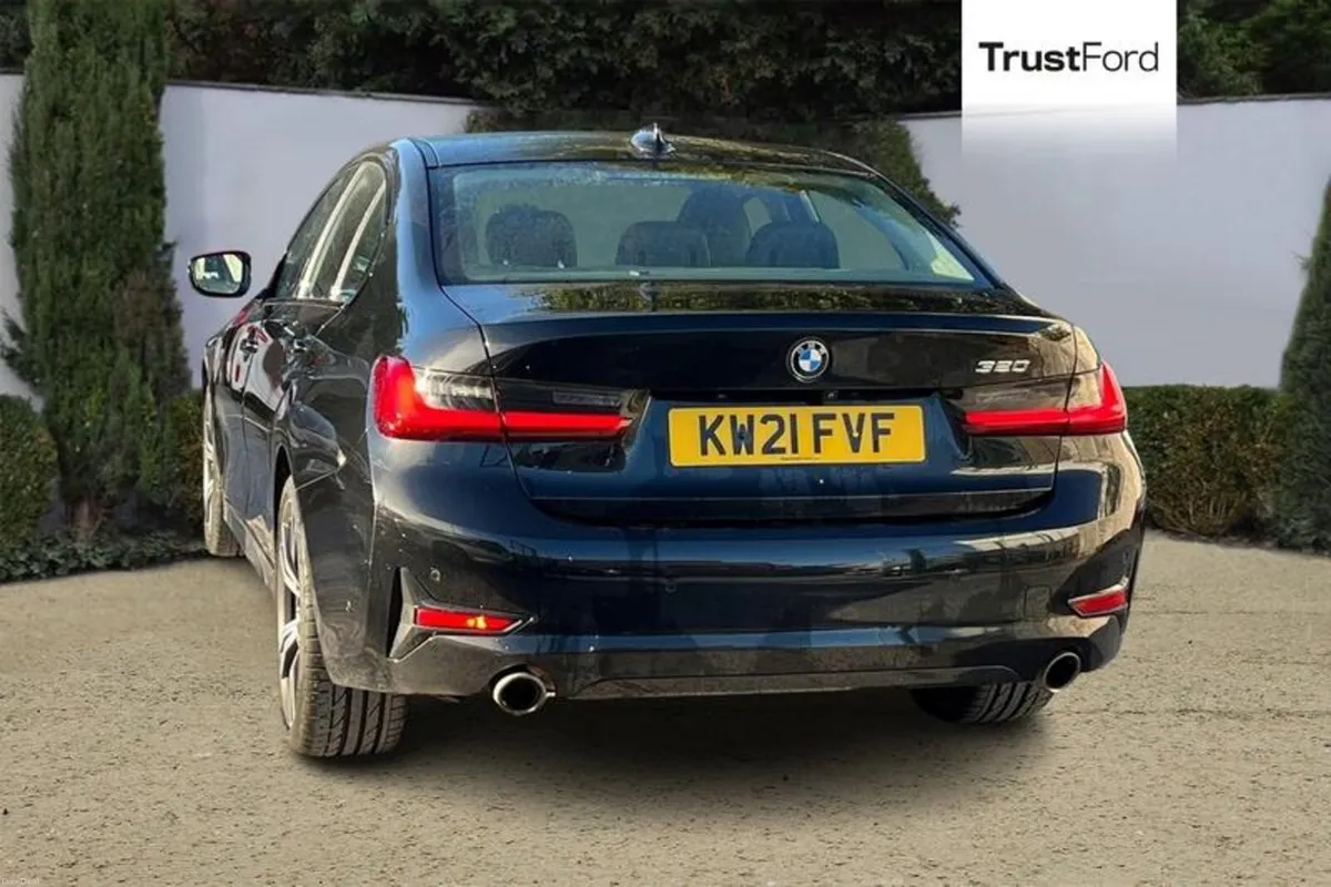 BMW 3-Series 320i Sport 4dr Step Auto - Image 2