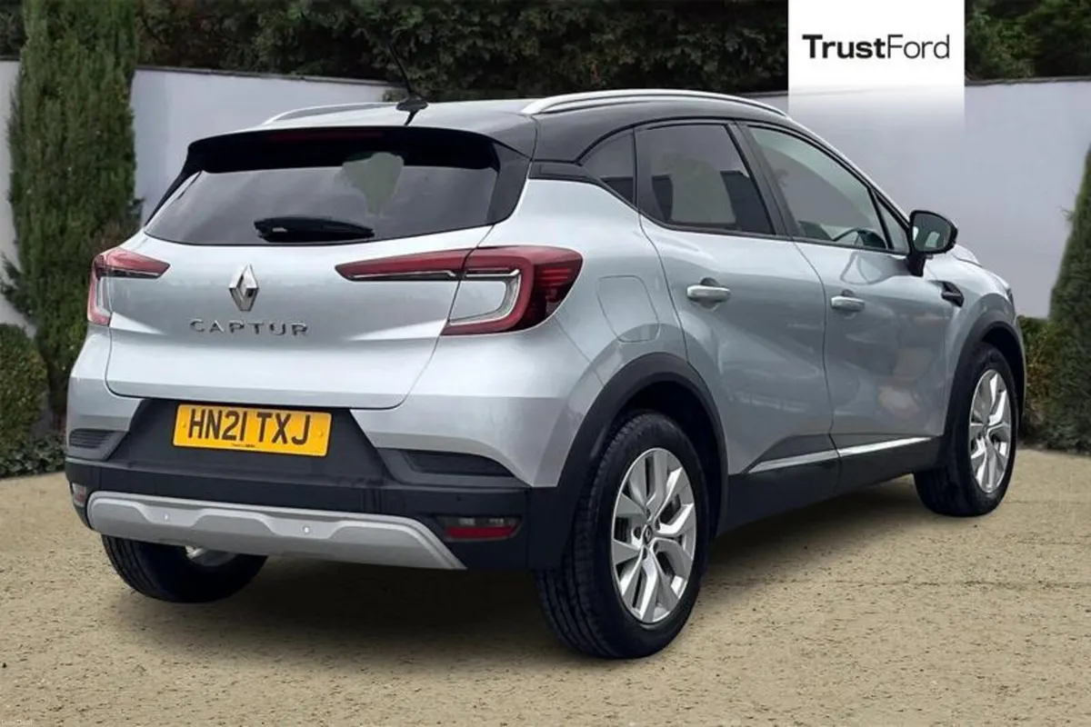 Renault Captur 1.0 TCE 90 Iconic 5dr **CRUISE CONT - Image 4