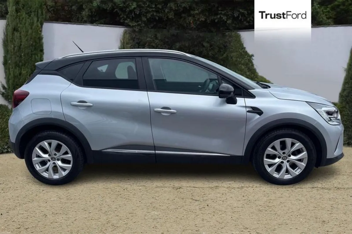 Renault Captur 1.0 TCE 90 Iconic 5dr **CRUISE CONT - Image 3