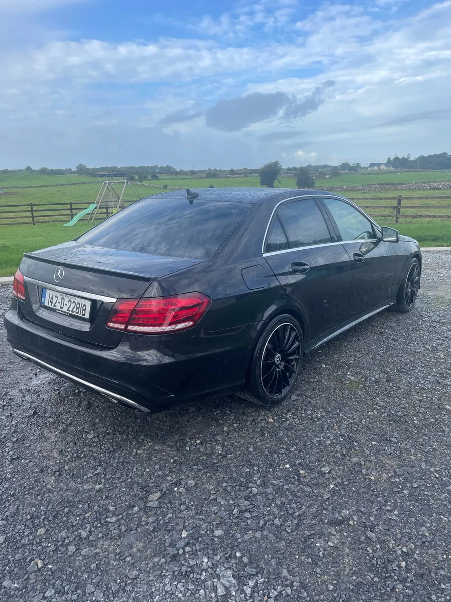 Mercedes Benz E220 AMG - Image 4