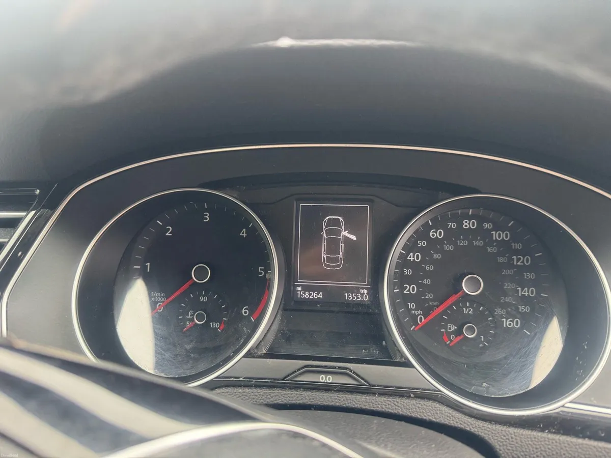 Volkswagen Passat - Image 5