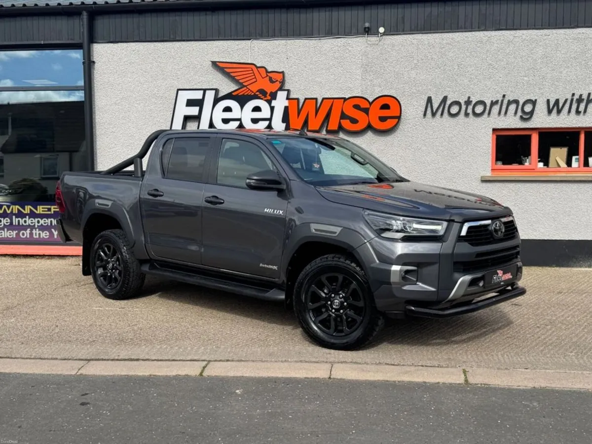 2.8 D-4D Invincible X Pickup Double Cab 4dr Diesel - Image 1
