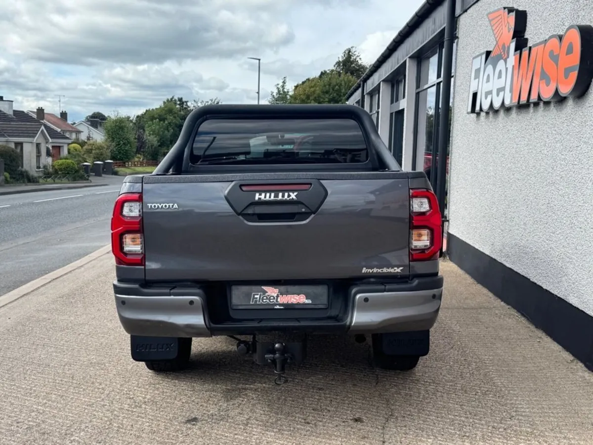 2.8 D-4D Invincible X Pickup Double Cab 4dr Diesel - Image 5