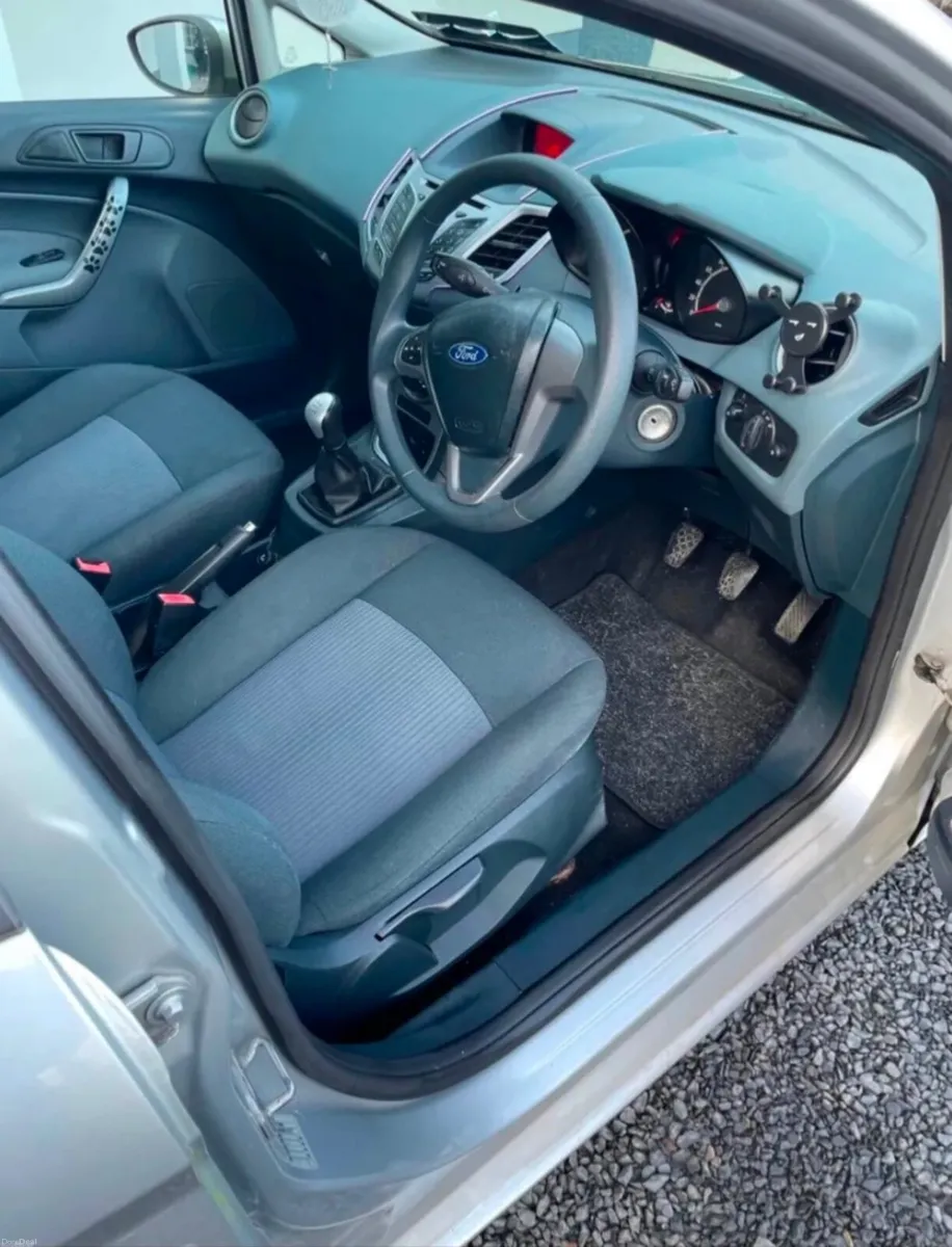 Ford Fiesta 2011 - Image 4