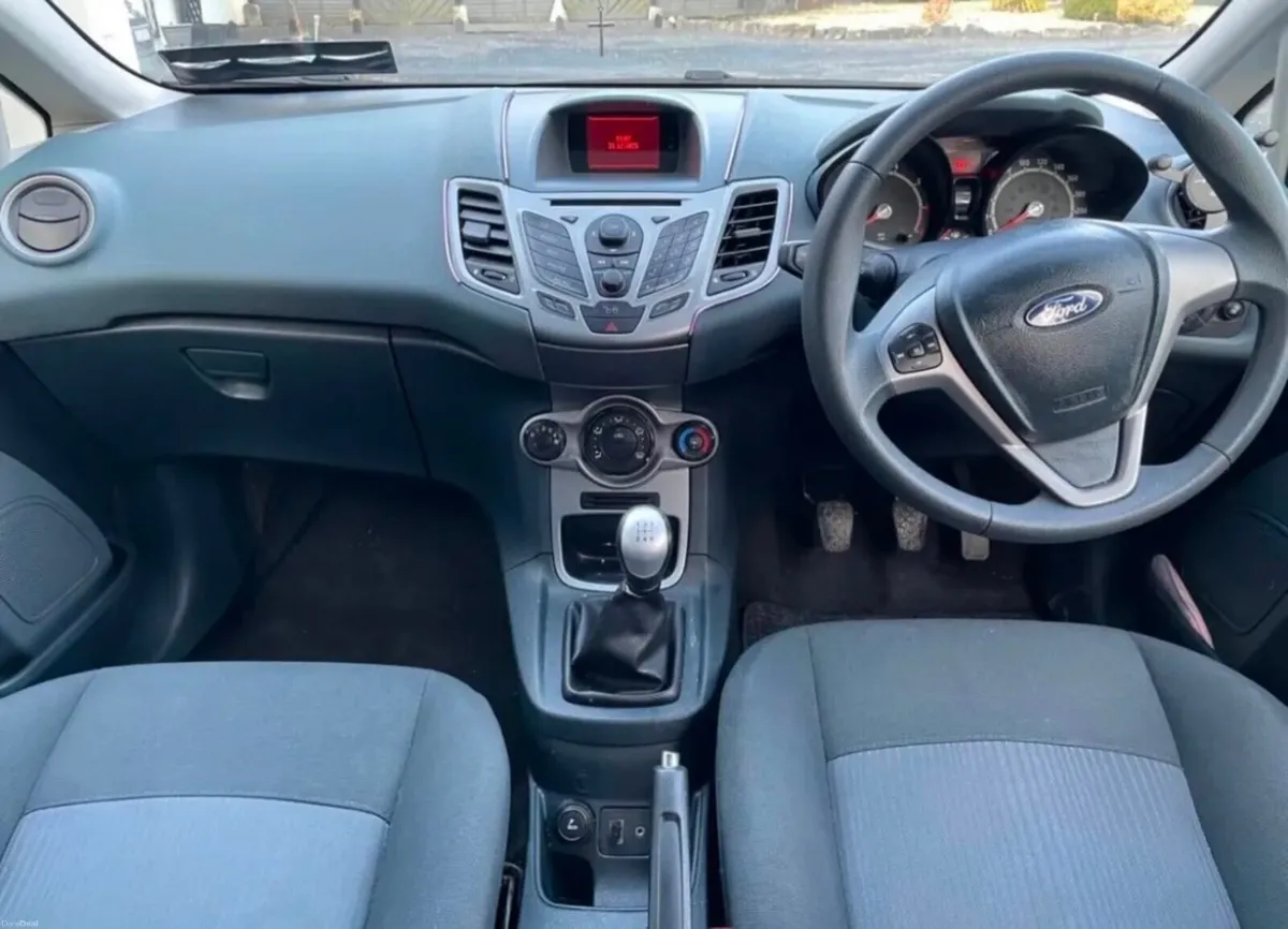 Ford Fiesta 2011 - Image 2