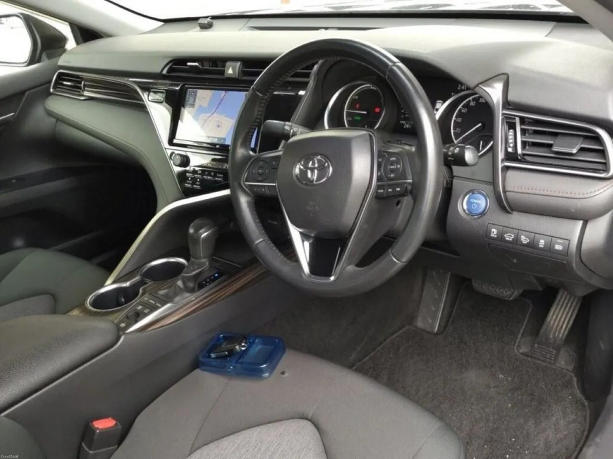 Toyota Camry 2.5 HYBRID AUTOMATIC - FACTORY ALLOYS - Image 3