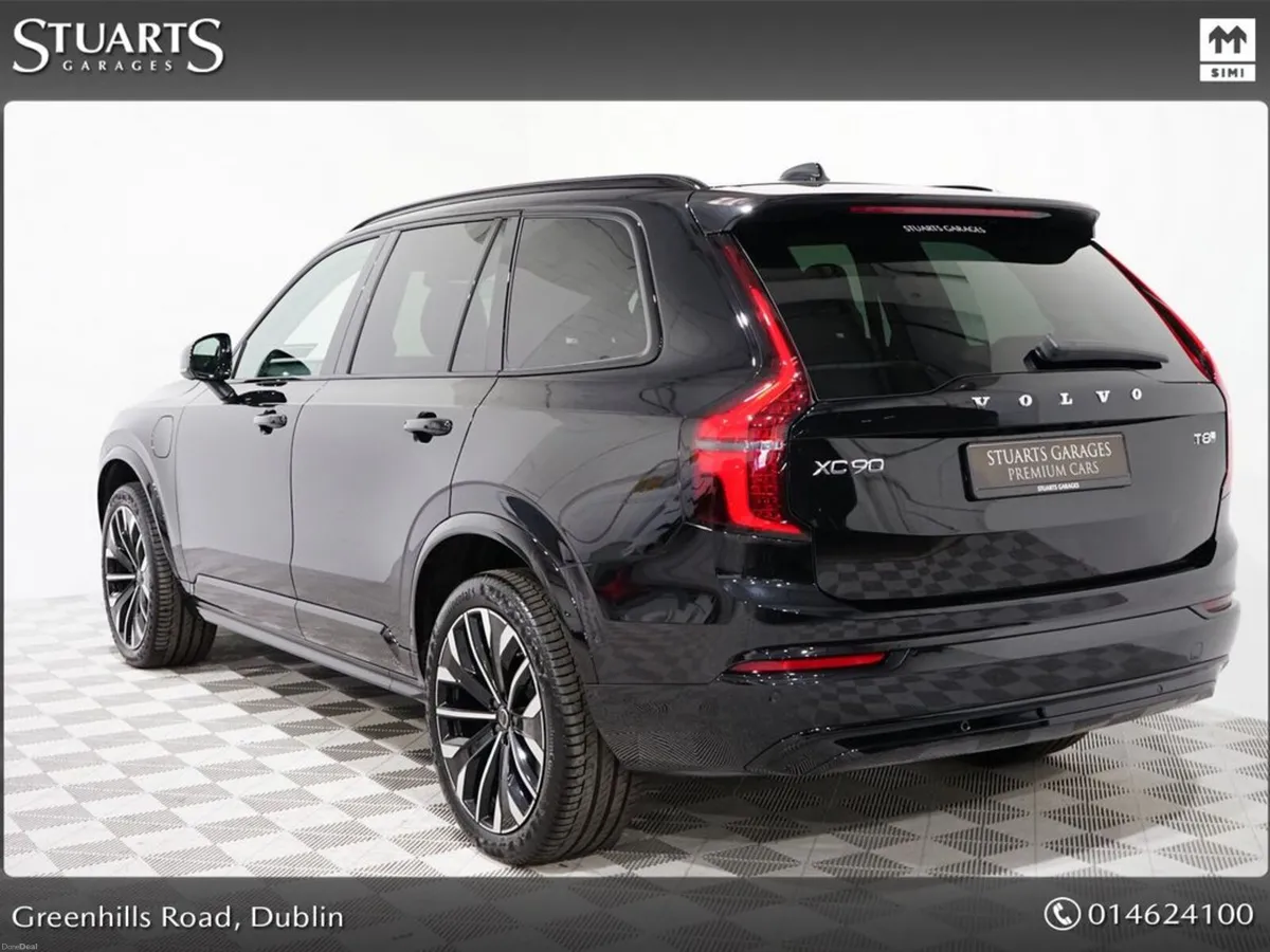 Volvo XC90 *PLUS PRO* IN ONYX BLACK METALLIC WITH - Image 2