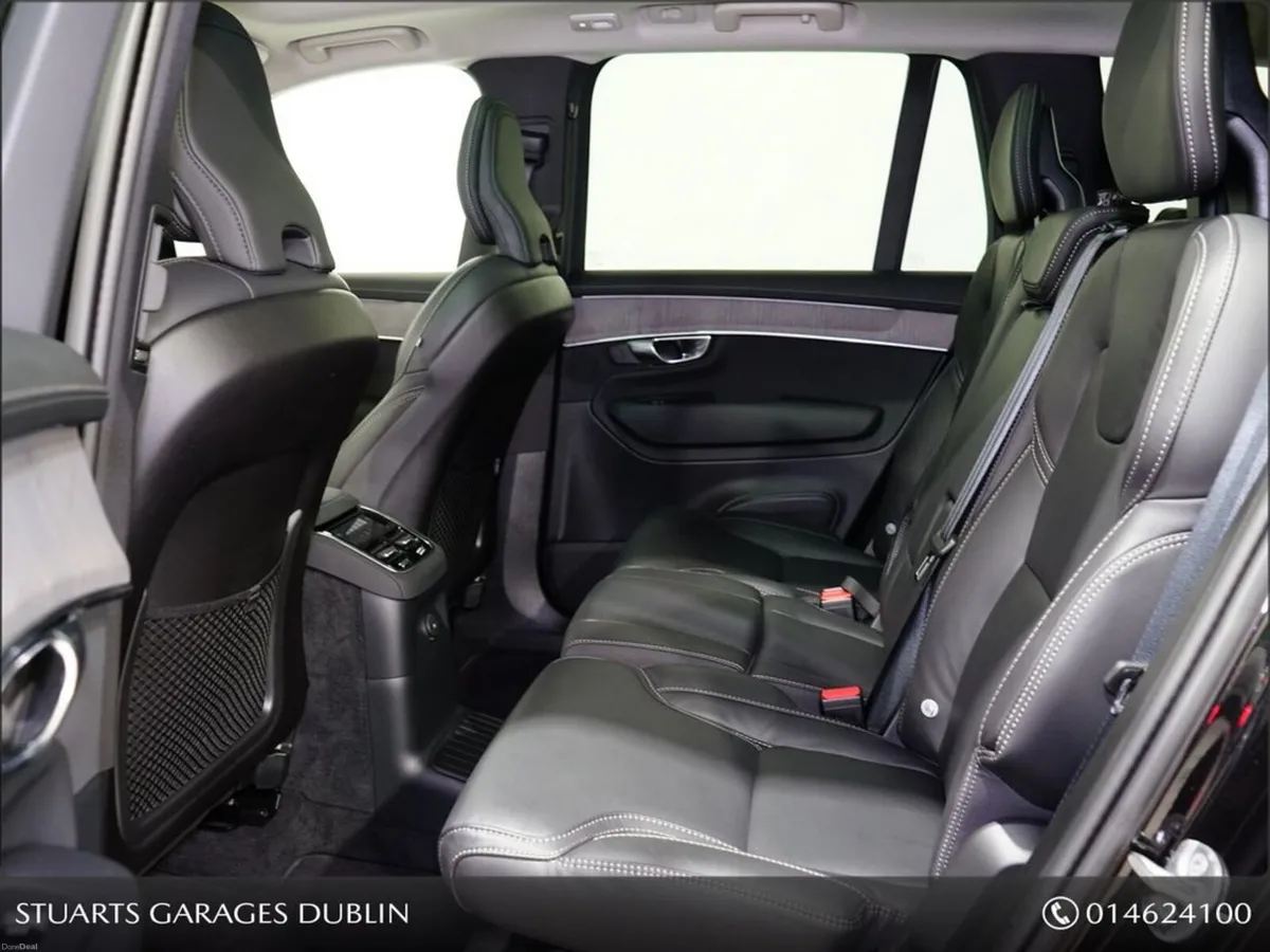 Volvo XC90 *PLUS PRO* IN ONYX BLACK METALLIC WITH - Image 5