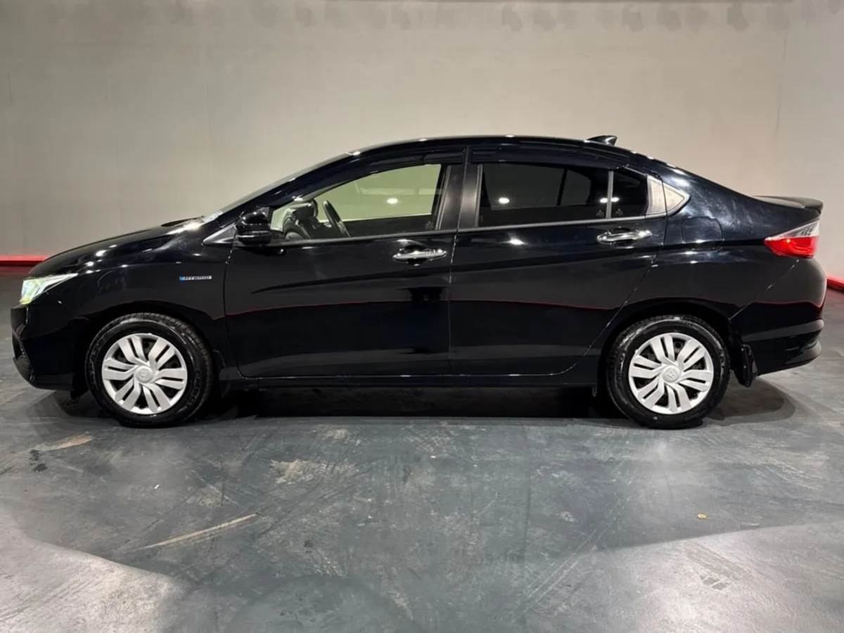 Honda Grace 1.5 HYBRID AUTOMATIC - MULTI FUNCTION - Image 6