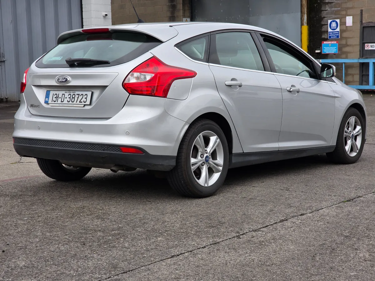 Ford Focus 1.6  Zetec Automatic - Image 4