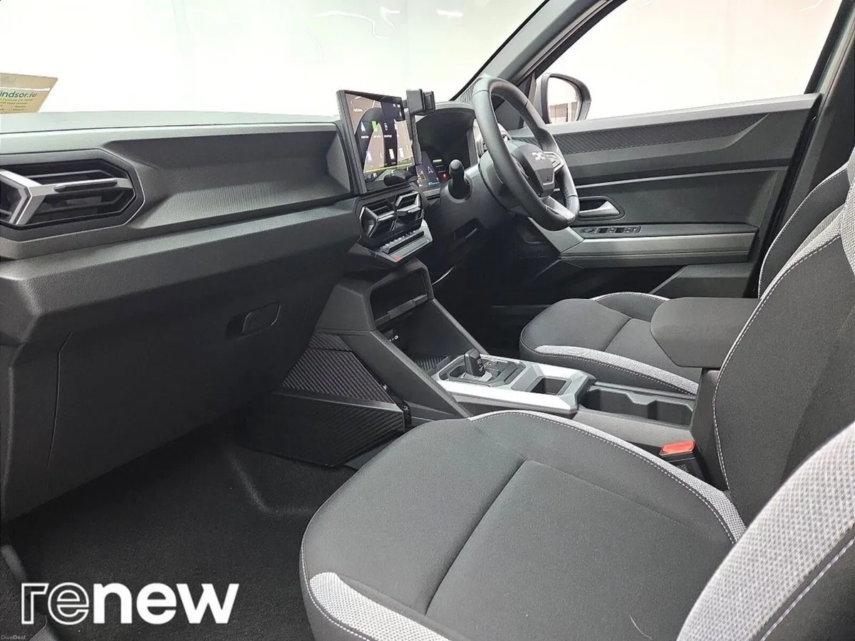 Dacia Duster Journey HEV 155 **Delivery Mileage** - Image 5