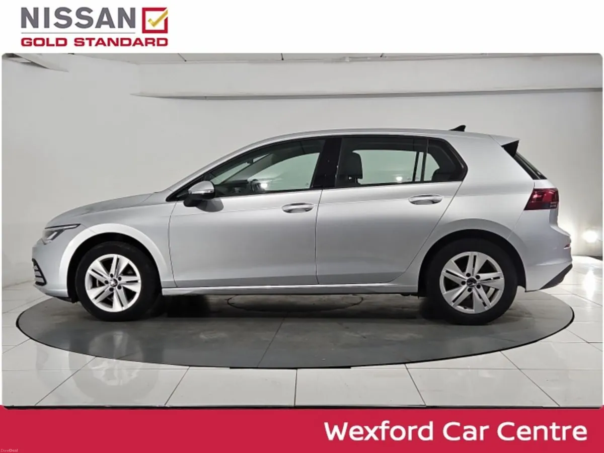 Volkswagen Golf 1.0 TSI 110HP Life - Image 5