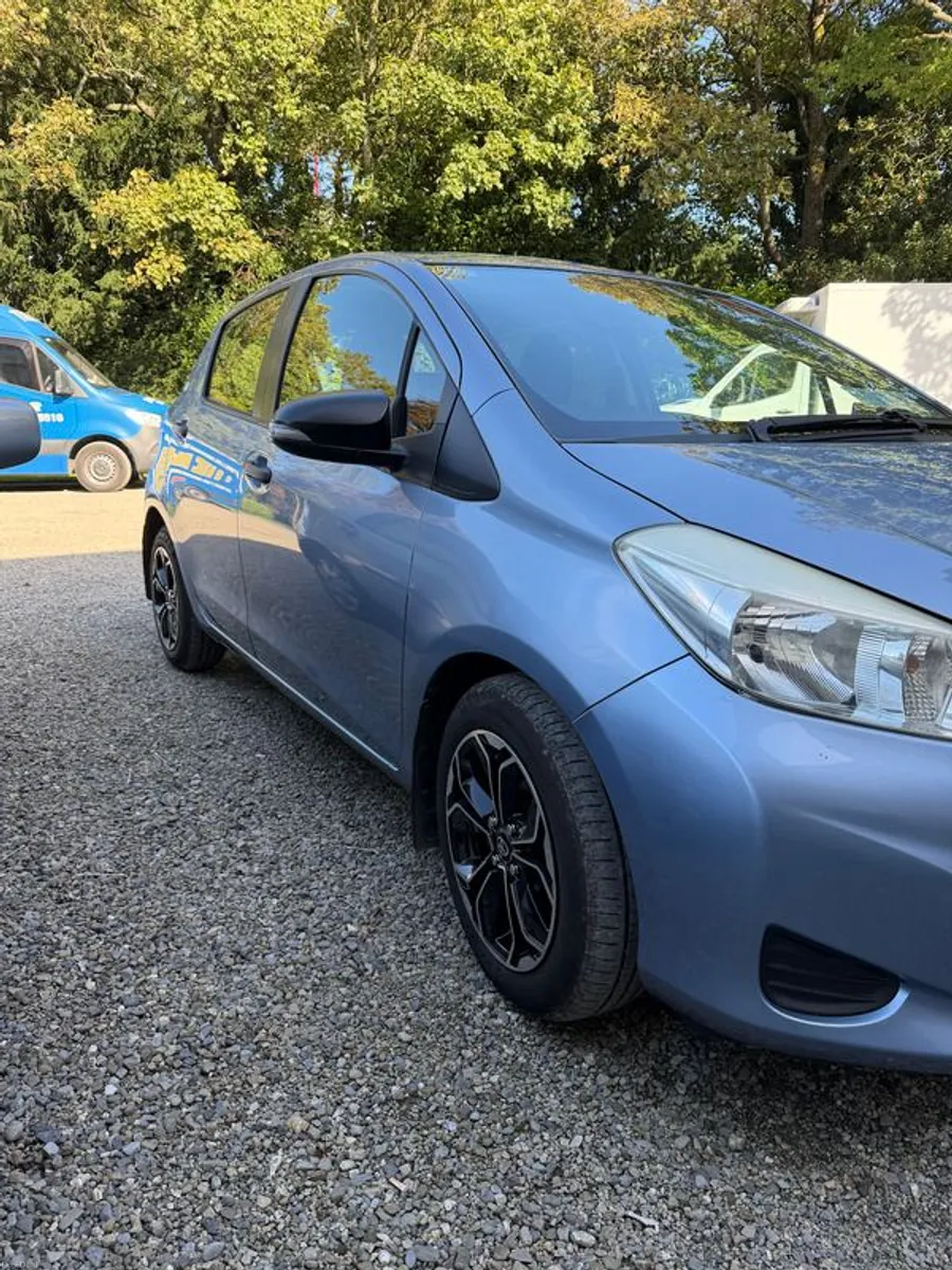 2013 Toyota Yaris - Image 2