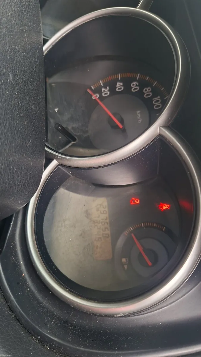 Nissan tida - Image 4