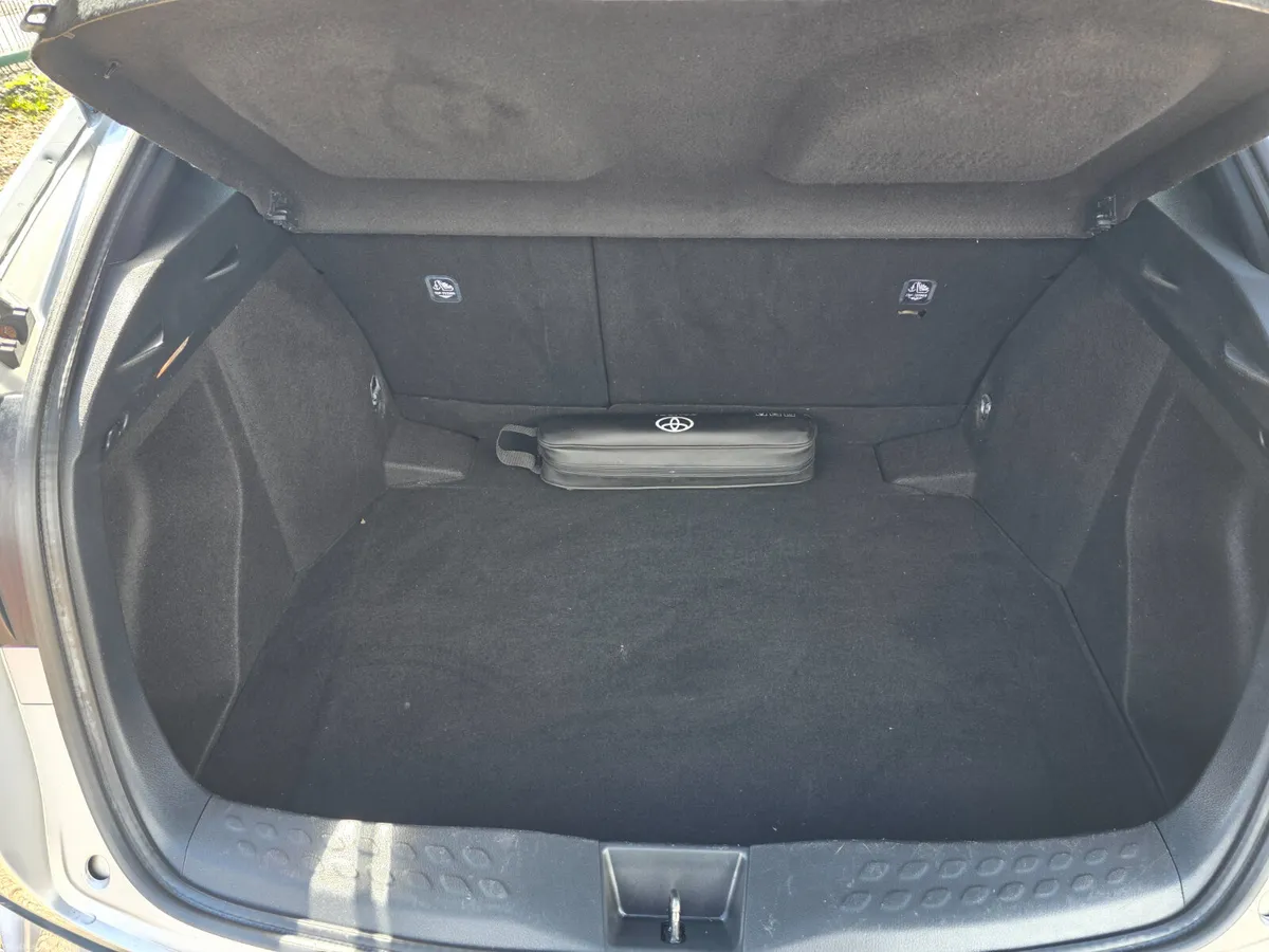 Toyota C-HR 2017 - Image 6