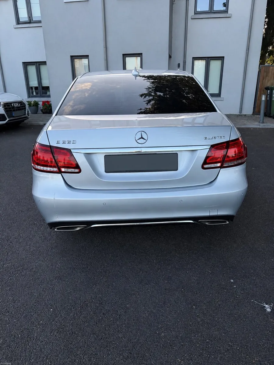 Mercedes E220 Bluetec Automatic - Image 5