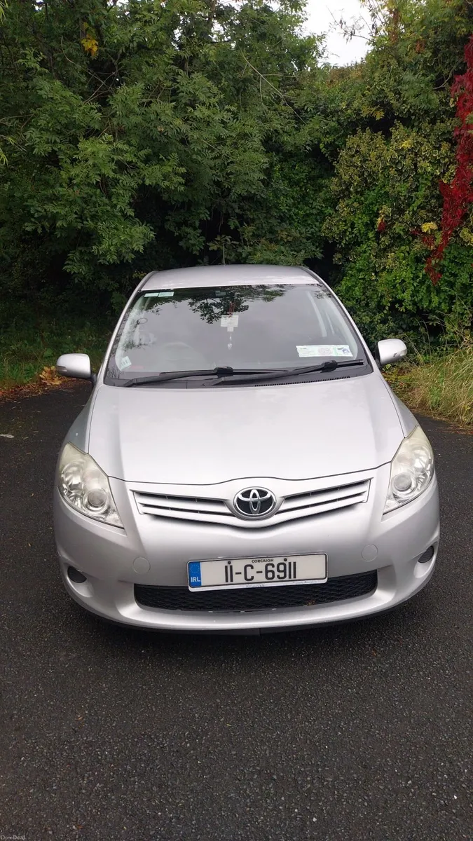 Toyota Auris 2011 - Image 2