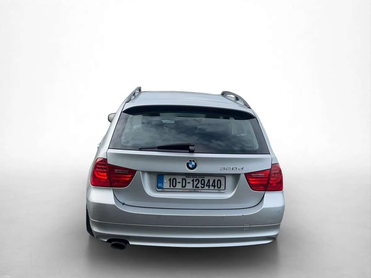 BMW 3-Series 2010 - Image 3
