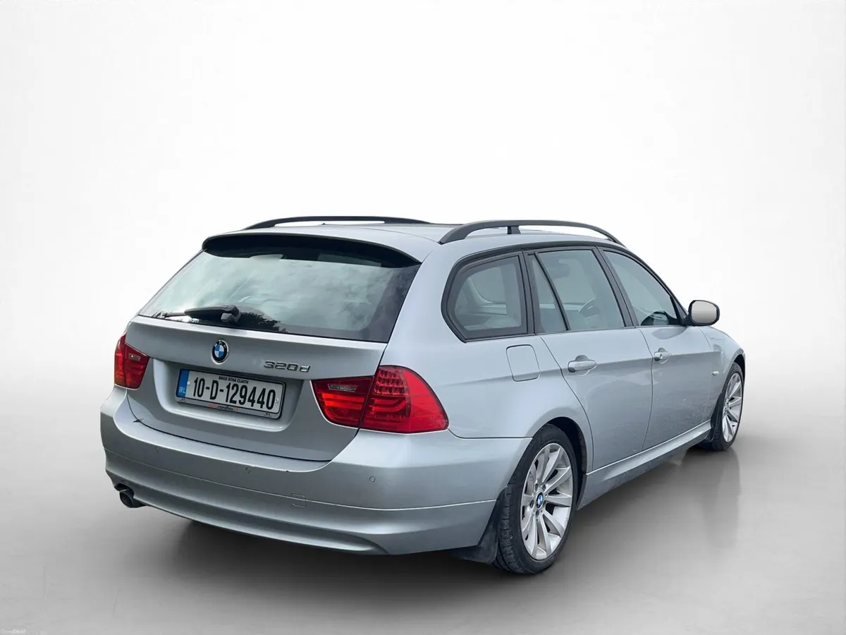 BMW 3-Series 2010 - Image 4