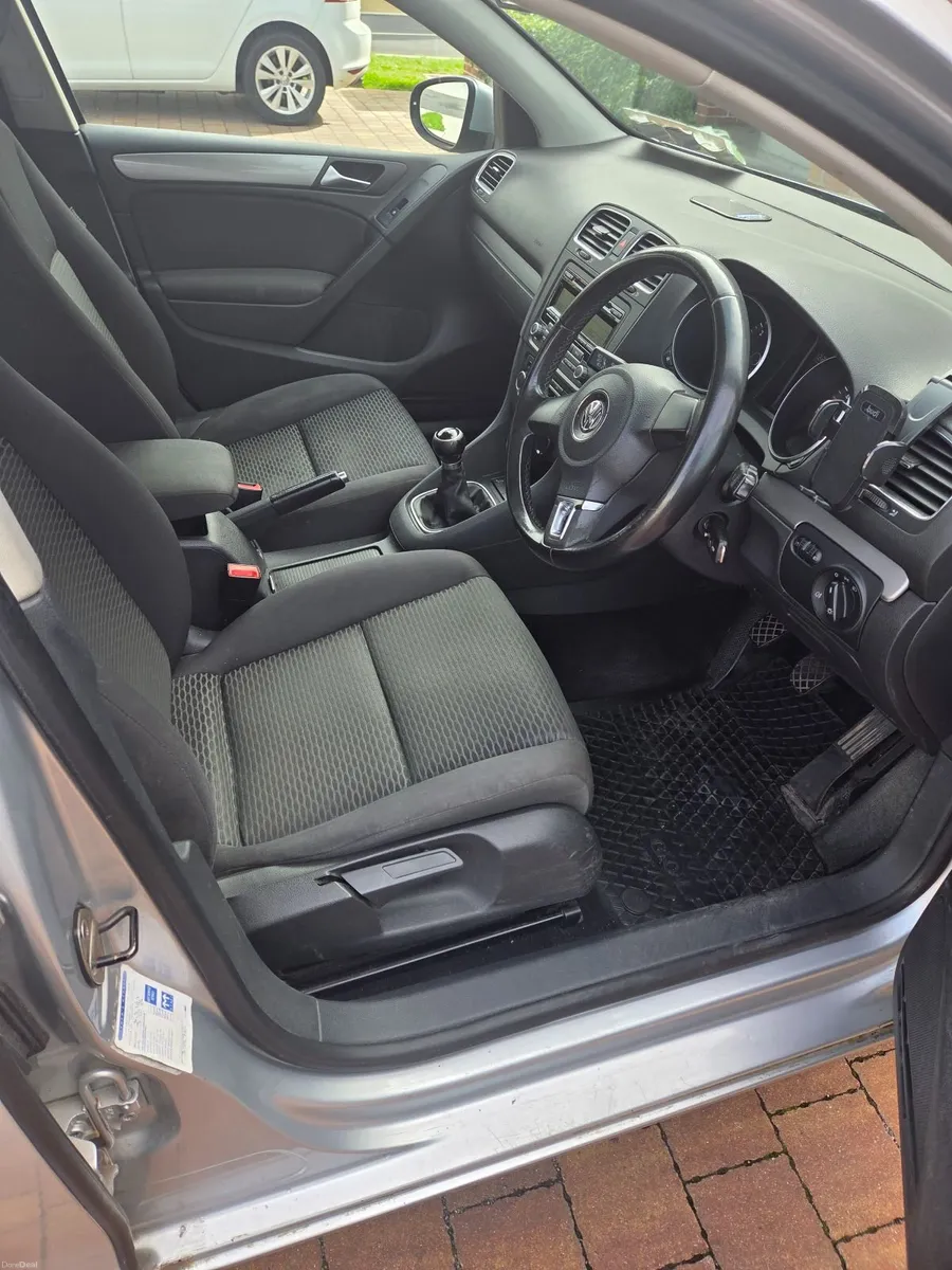 Volkswagen Golf 2011 - Image 2