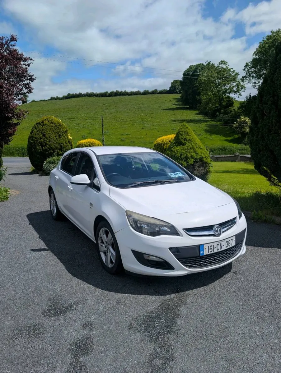 2015 Opel Astra - Image 1