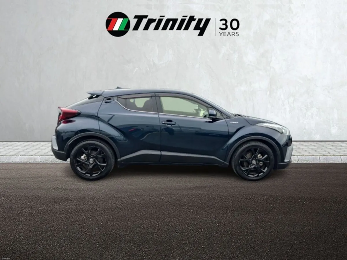 Toyota C-HR ** 1.8 HYBRID ** AUTO ** HUGE SPEC ** - Image 5