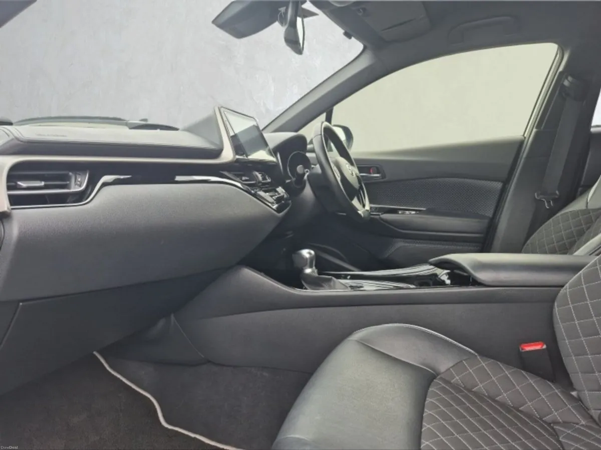 Toyota C-HR ** 1.8 HYBRID ** AUTO ** HUGE SPEC ** - Image 6