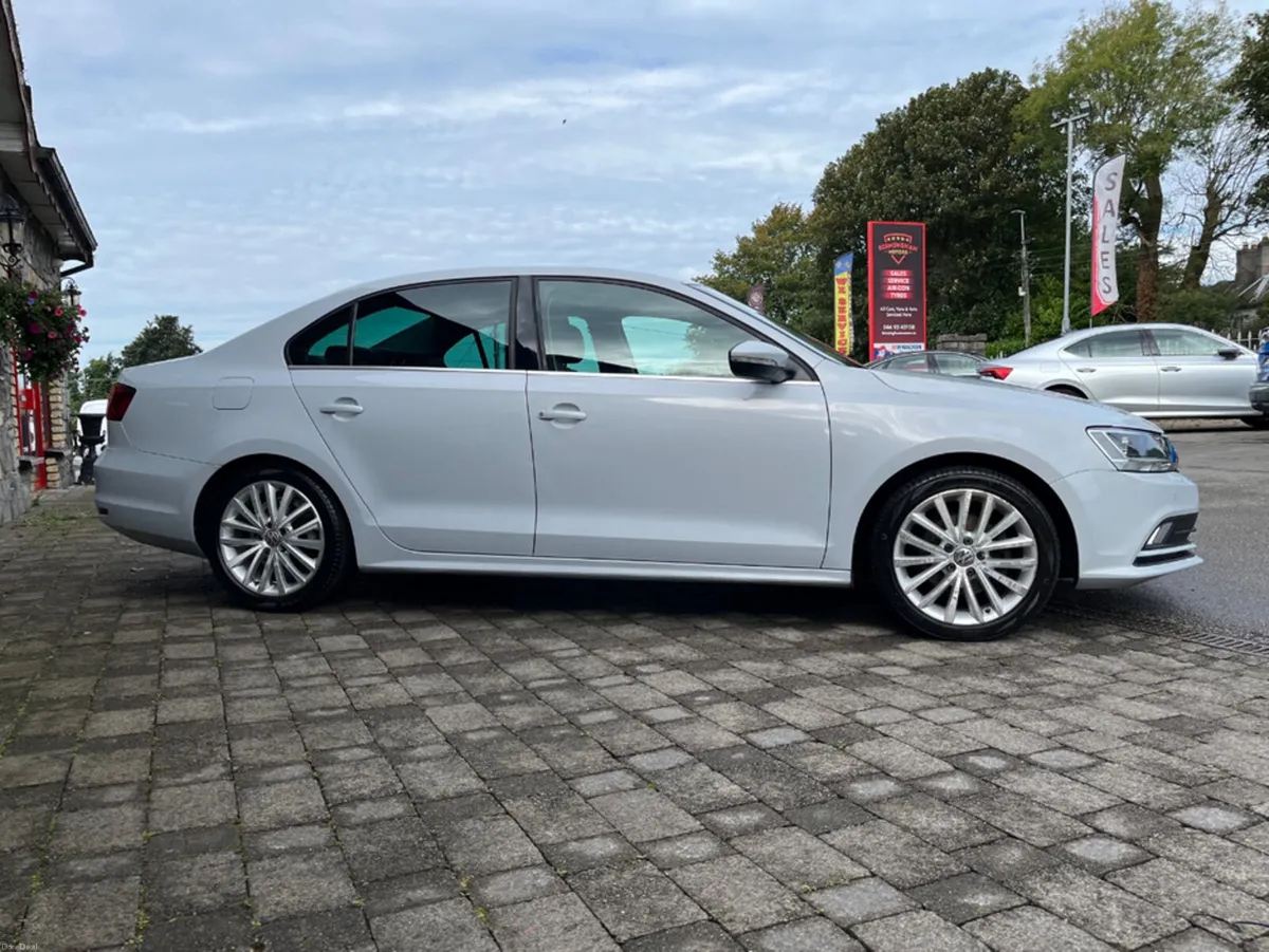 Volkswagen Jetta HIGHLINE 2.0 TDI MANUAL 5SPEED 11 - Image 3